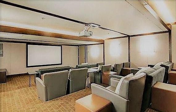 2 Theaters, great for hosting.