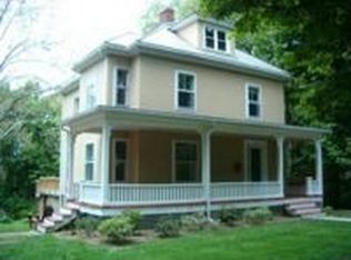 33 Dana St, Amherst, MA 01002