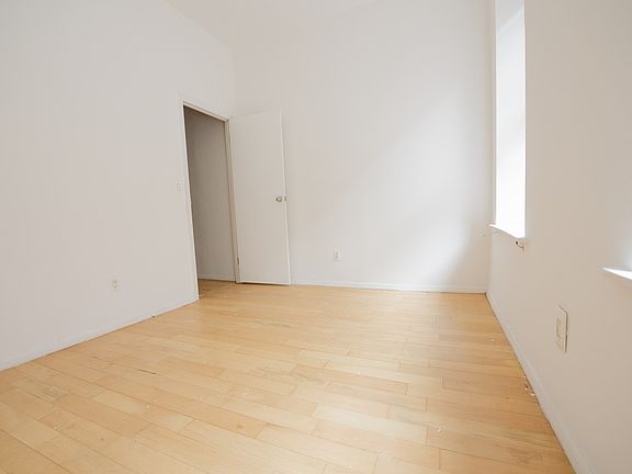 4th image of 139 Eldridge St #1A