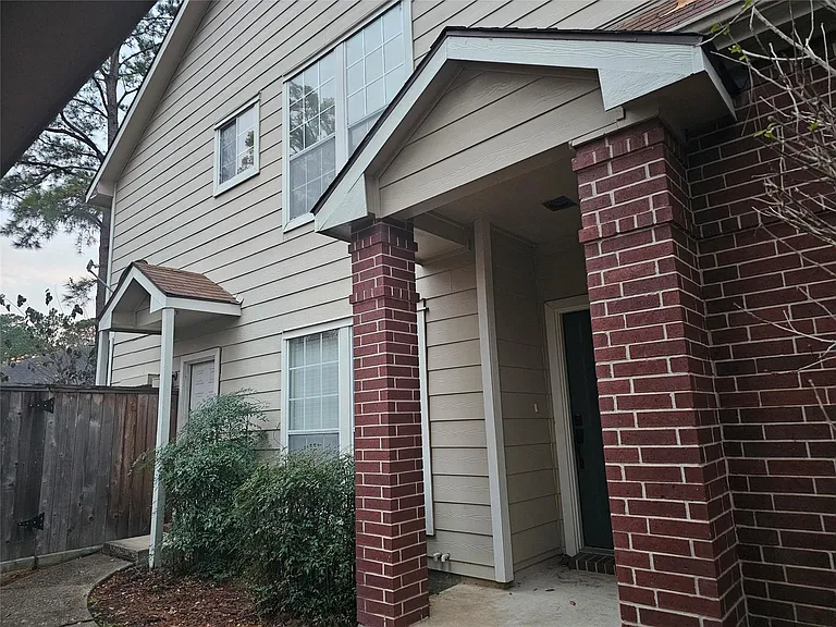 35 S Avonlea Cir — Photo 1