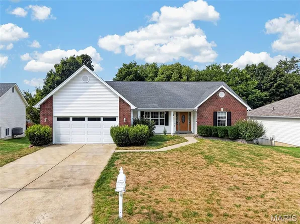 3949 Cambridge Crossing Dr, Saint Charles, MO 63304