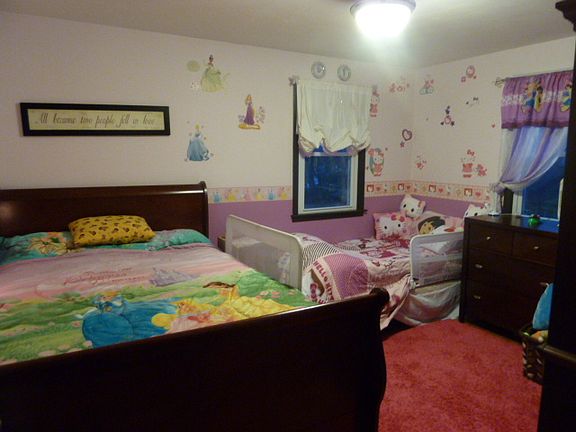 4th image of 128 Pardee Ave