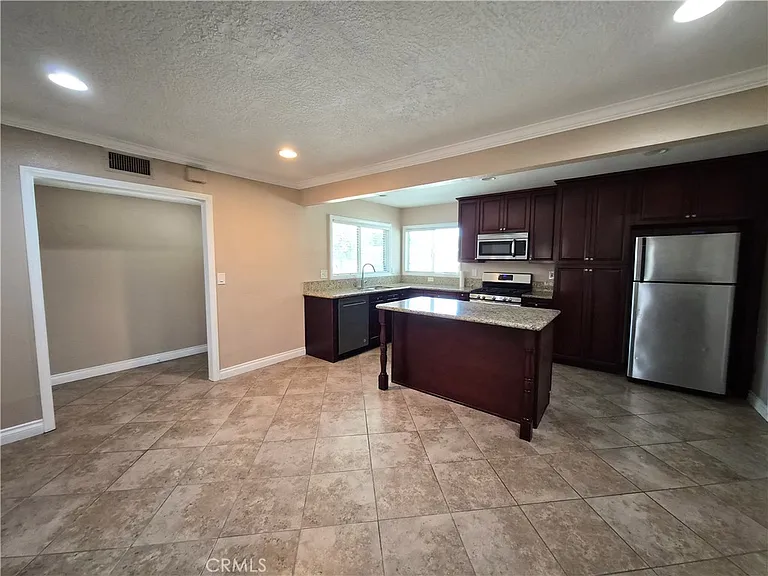 3554 Royal Ave — Photo 9