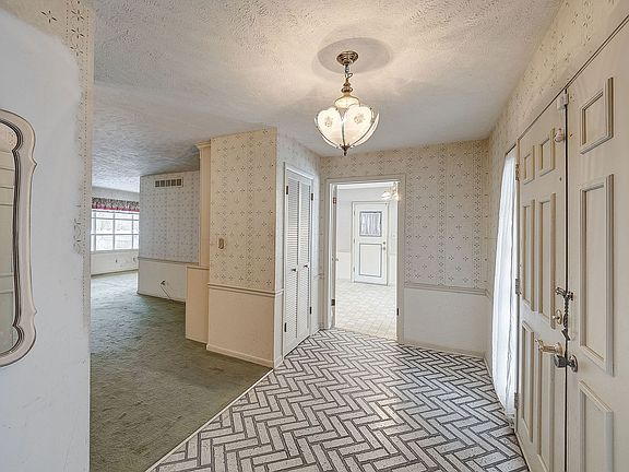 4th image of 103 Parkview Dr