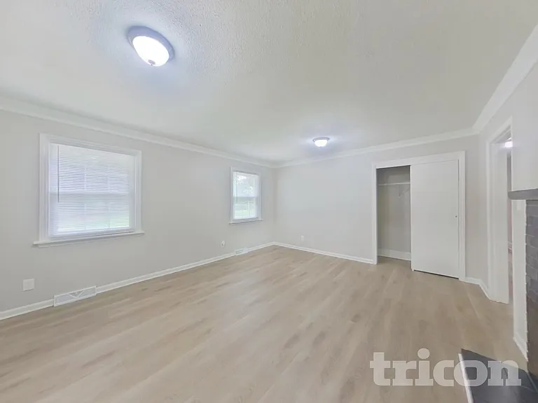 7511 Monroe Rd — Photo 3
