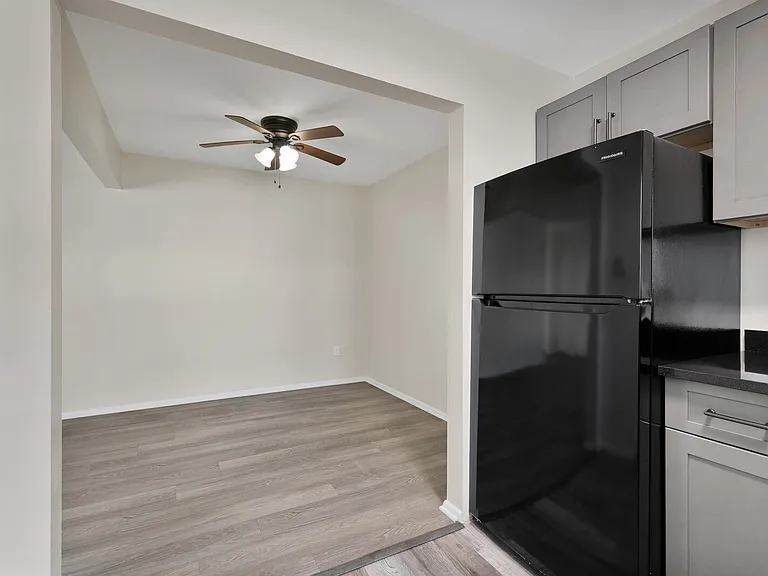 1 Parkside Ct #17 — Photo 9