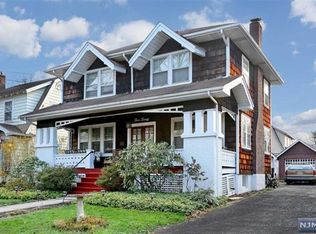 320 Magnolia Pl, Leonia, NJ 07605