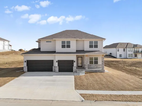 10265 Grant St, Papillion, NE 68046