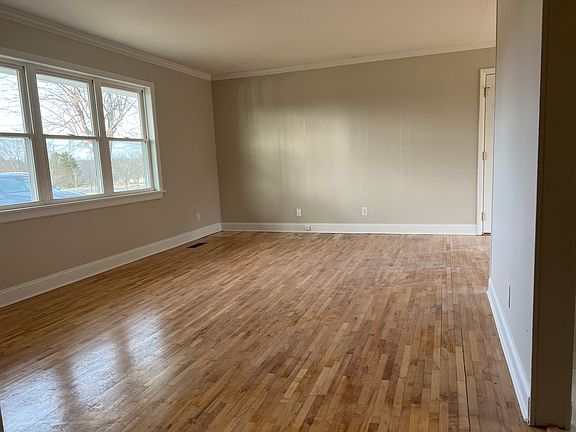 5th image of 11014 Farr Dr
