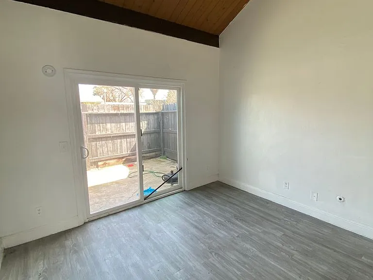 836 Illinois Ave #30 — Photo 6