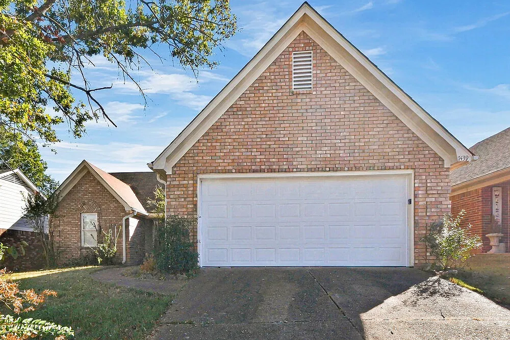 3 bed, 2.0 bath, 1419 sqft, $1,795 — Photo 1