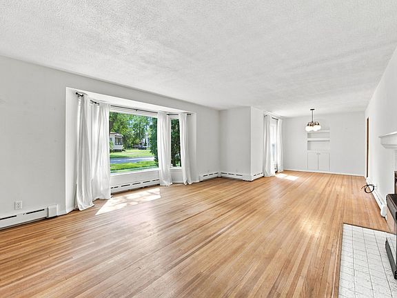 5th image of 615 10th Ave S