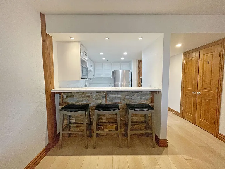 1485 Empire Ave #502 — Photo 4