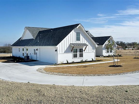 3rd image of 304 N Creekway Ln