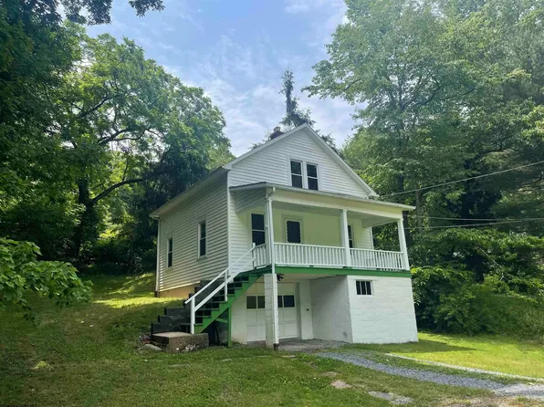 682 E Grafton Rd, Fairmont, WV 26554