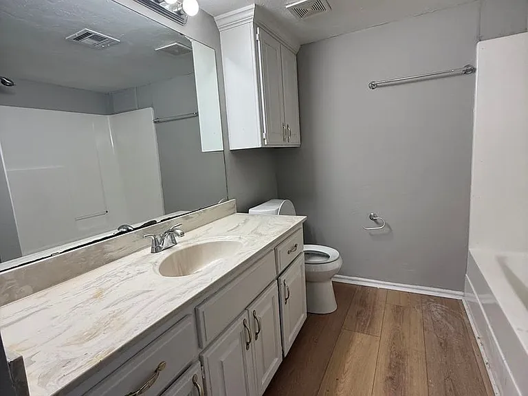 2021 NW 25th St #5 — Photo 10