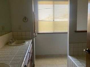 558 E Birch Ave, Hanford, CA 93230