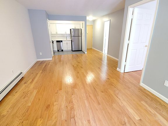 3rd image of 27-31 Crescent St #44