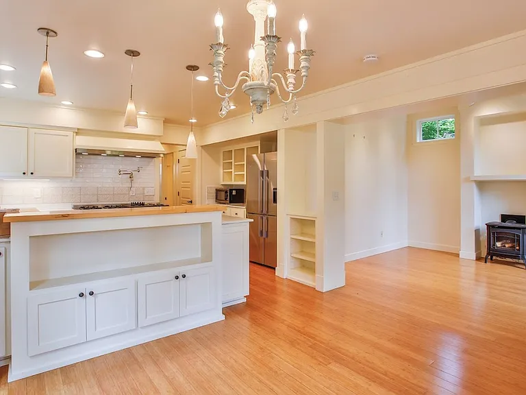 1086 Village Loop — Photo 12