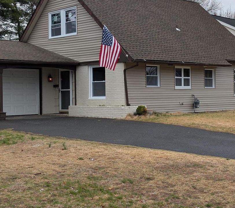 1st image of 55 Shawmont Ln