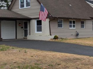 55 Shawmont Ln, Willingboro, NJ 08046