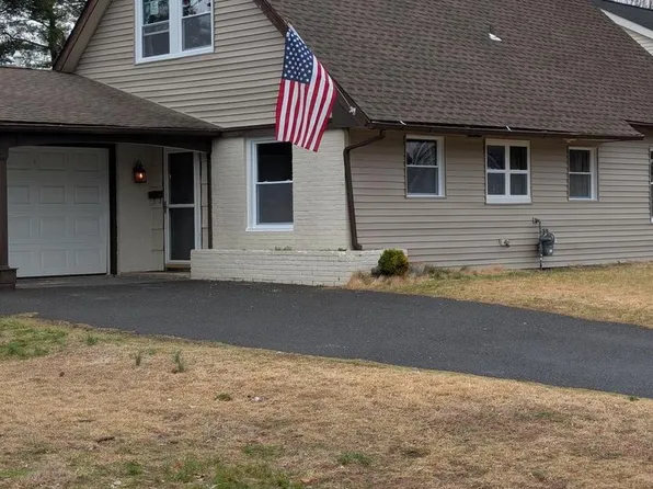 55 Shawmont Ln, Willingboro, NJ 08046