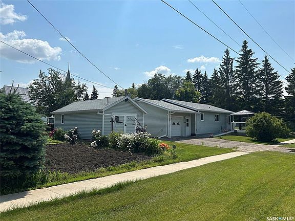 2nd image of 208 1st Ave N