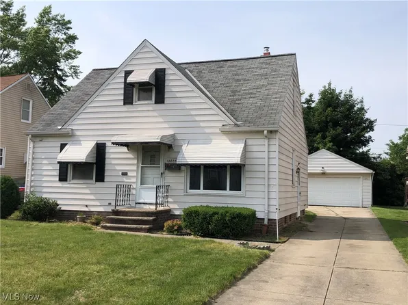 12805 Oakview Blvd, Garfield Heights, OH 44125