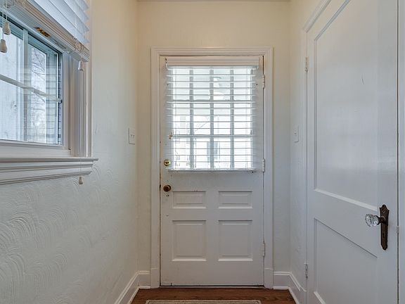 5th image of 395 S Holmes Cir