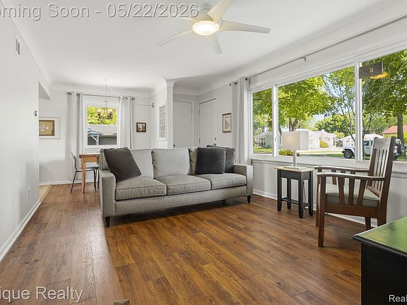 5th image of 2624 Harrison Ave