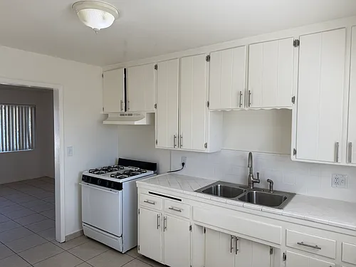 551 D St #B Photo 1