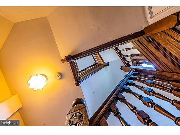 4th image of 59 E Stratford Ave Floor 2