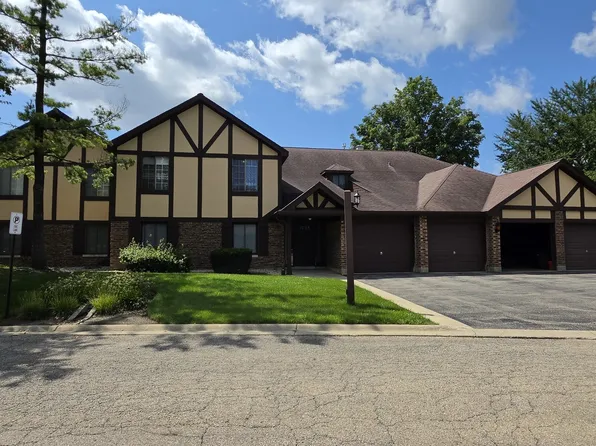 1758 Plymouth Ct APT C, Wheaton, IL 60189