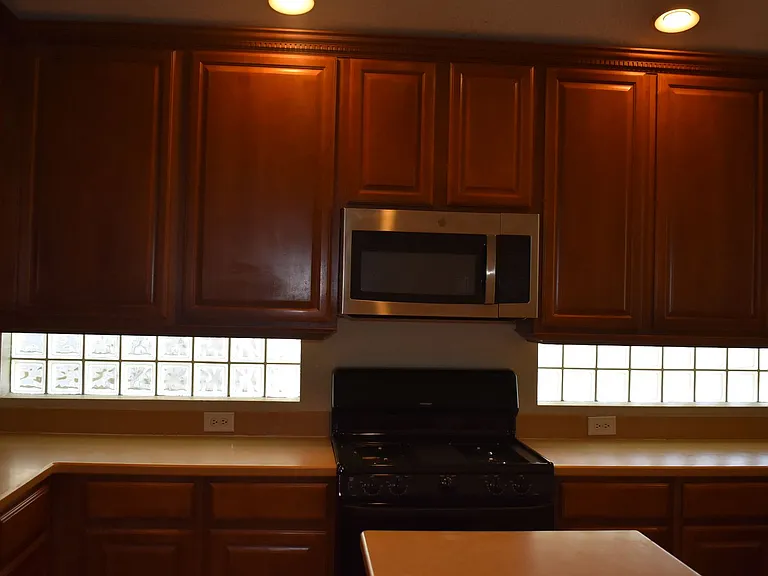 2415 Sabastian St — Photo 5