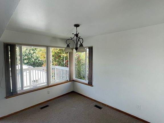 5th image of 11041 Greenwood Ave N