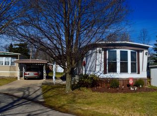 6 Van Ess Dr, Olmsted Falls, OH 44138