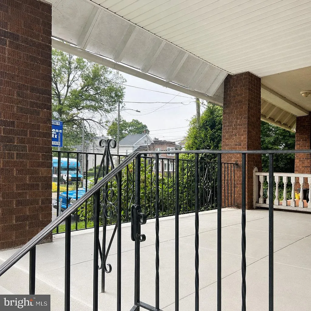3 bed, 1.5 bath, 1566 sqft, $2,150 — Photo 2