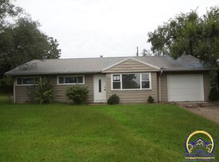 105 Riverview Dr, Junction City, KS 66441