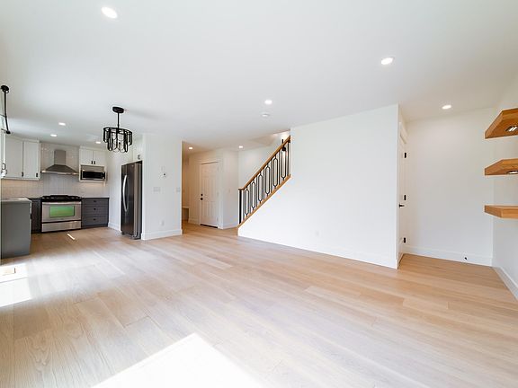 3rd image of 12050 17th Ave SW #48