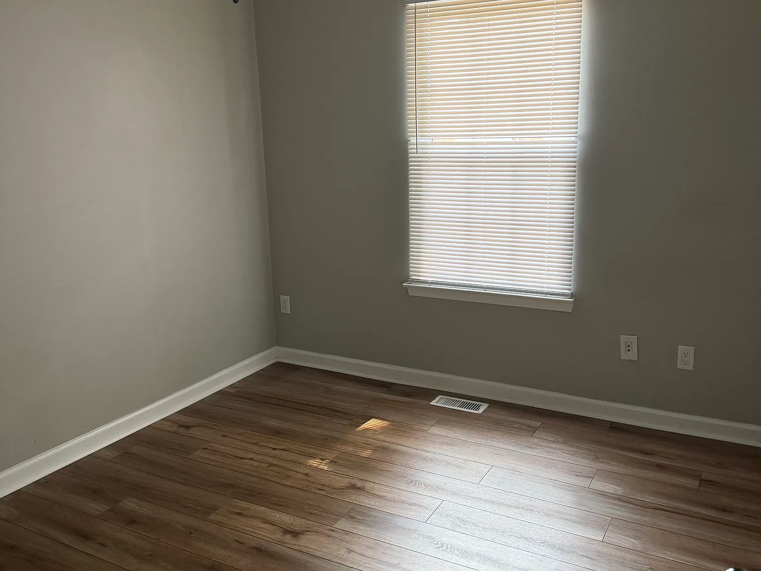 3 bed, 1.5 bath, 1392 sqft, $1,950 — Photo 4