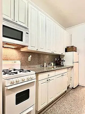 Rented by Compass | media 32