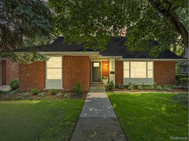 1st image of 19984 Fairway Dr