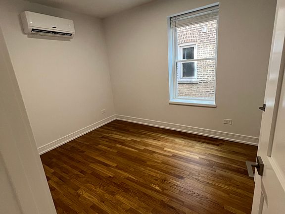 5th image of 1334 W Elmdale Ave APT 2R