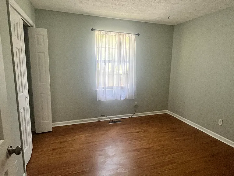 211 Hayter Dr — Photo 38