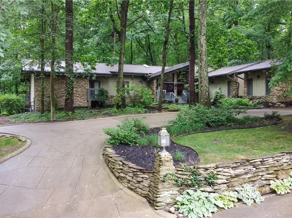 640 Rocky Hollow Dr, Akron, OH 44313