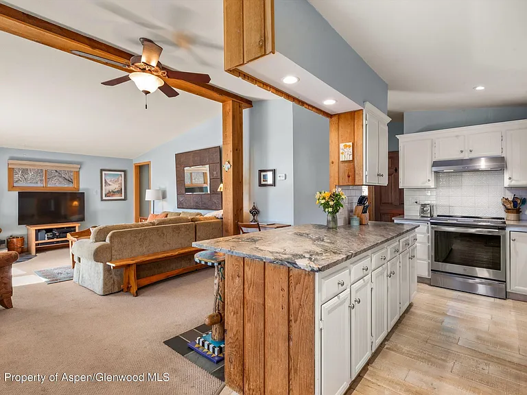 120 Tucker Ln — Photo 10