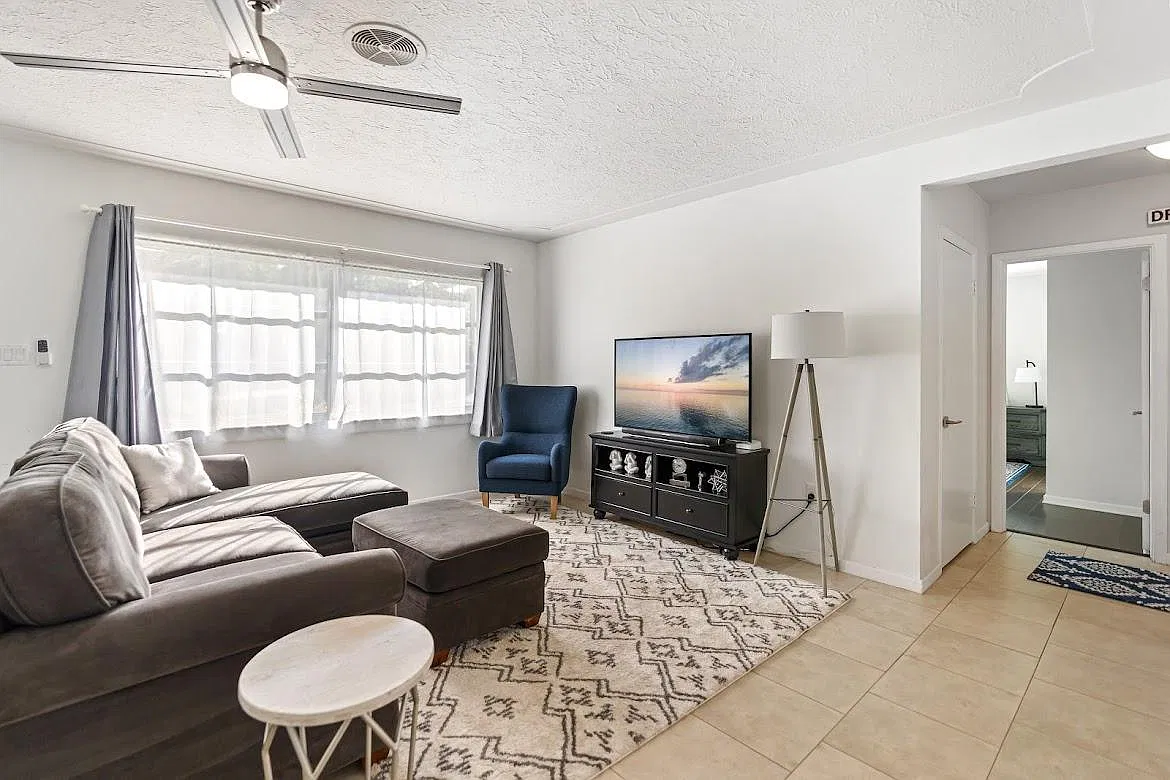 2 bed, 1232 sqft, $2,200 — Photo 2