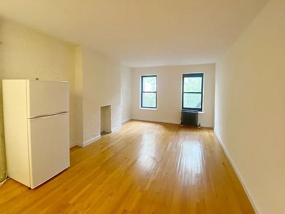 4th image of 327 E 54th St APT 4D