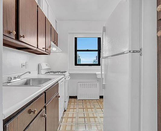 5th image of 345 E 80th St APT 28C