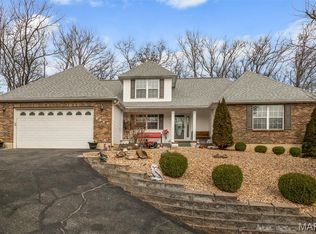 9527 Bent Tree Dr, Hillsboro, MO 63050